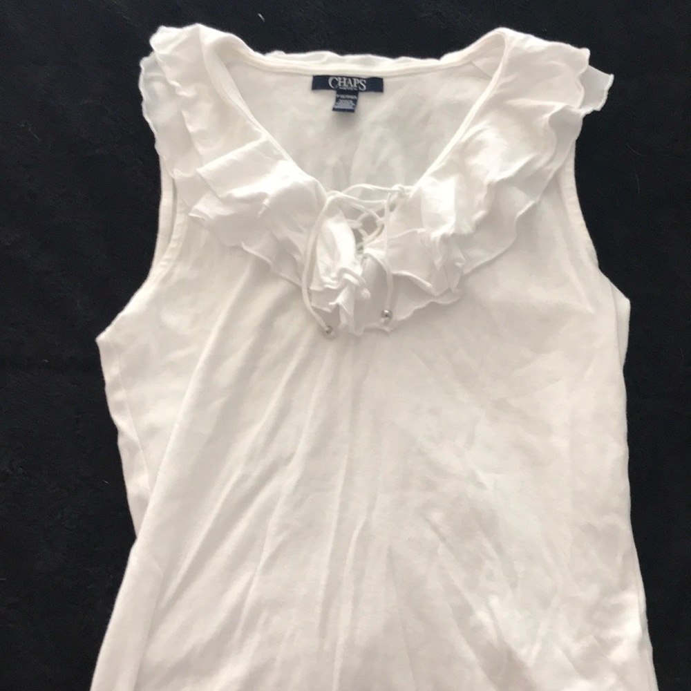 🍑 White Ruffled Blouse